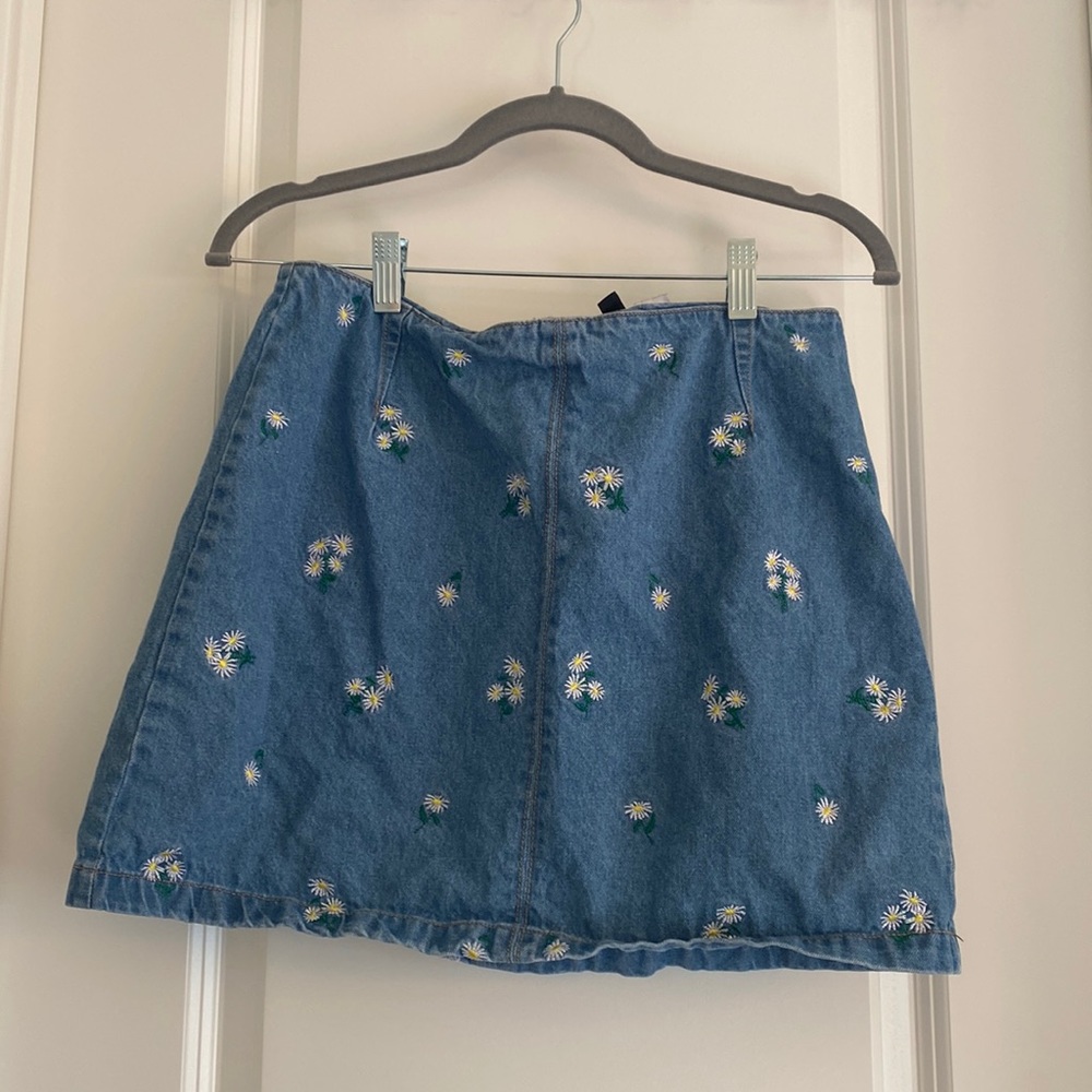 H&M Divided Daisy Embroidered Denim Skirt with Zipper